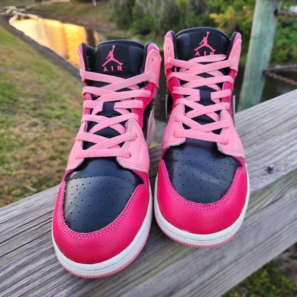 Nike Air Jordan 1 Mid GS Girls Leather Sneakers Pink Black Size Youth 7/Womens 8 - Picture 3 of 15